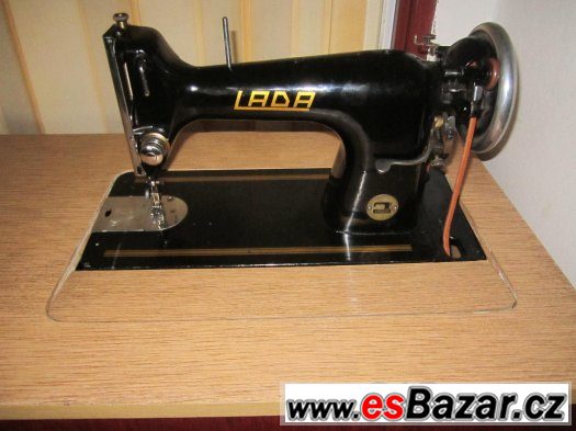 ŠÍCÍ STROJ LADA – fotografie 1