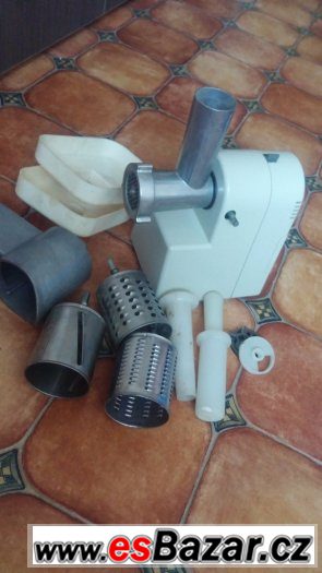 Retro mlýnek na maso robot – fotografie 1