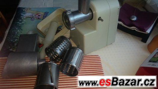 Retro mlýnek na maso robot – fotografie 3