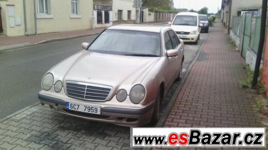 mercedes 210 – fotografie 1