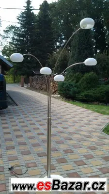 Nová stojací lampa LED