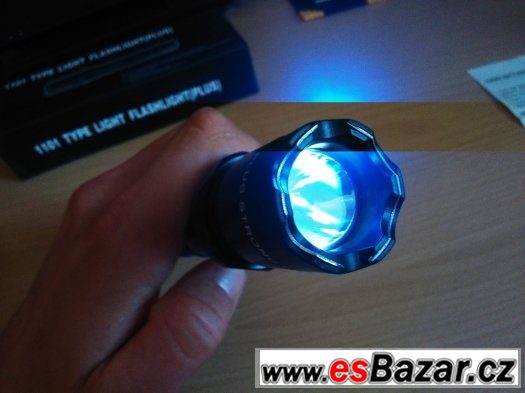 Elektrický paralyzér s CREE LED baterkou dosvit 200m – fotografie 4