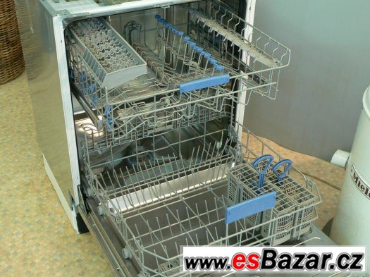 Myčka Bosch nerezová vestavná SGI58M05 – fotografie 5