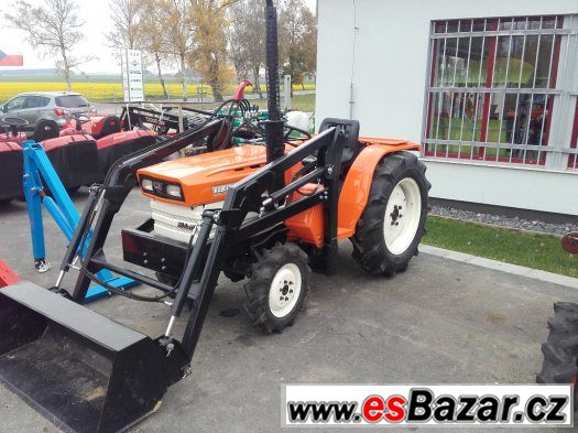Malotraktor Kubota B 1600 s čelním nakladačem – fotografie 1