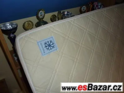 Prodám postel s roštem a matrací