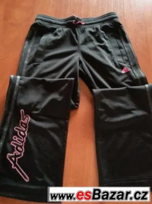 3. Tepláky Adidas vel. 140