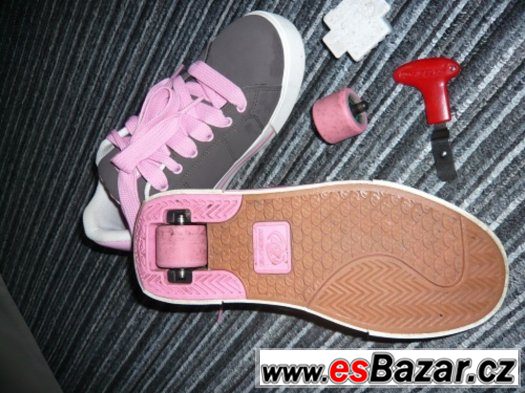 Dámské boty HEELYS s kolečky – fotografie 3