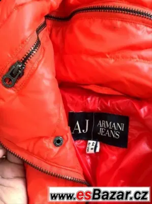 Lux.Original perova bunda zn.Armani ,vel.S/M