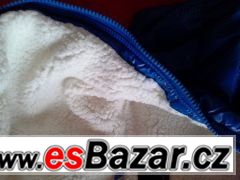 kralovsky modra vesta s bilym koziskem – fotografie 2
