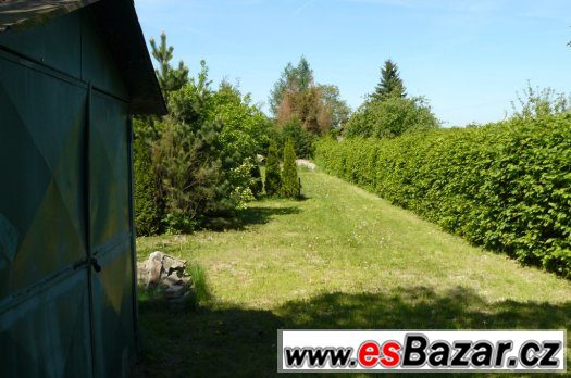 Stavební pozemek s chatou a zahradou – fotografie 2