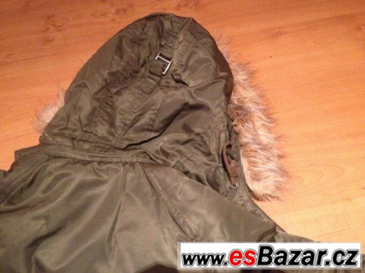 Pull & Bear péřová bunda – fotografie 4