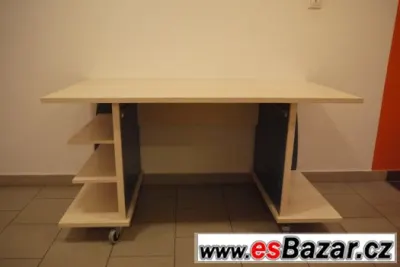 Pracovní stůl