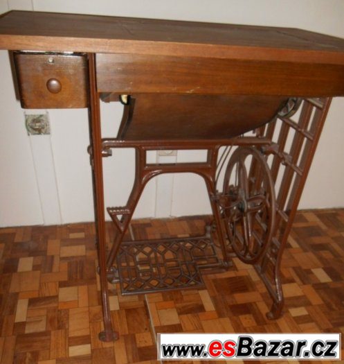 Starožitný šicí stroj značky BOBBIN – fotografie 4