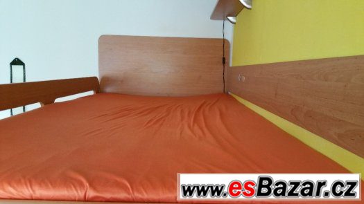 POSTEL ZÁVĚSNÁ – fotografie 2