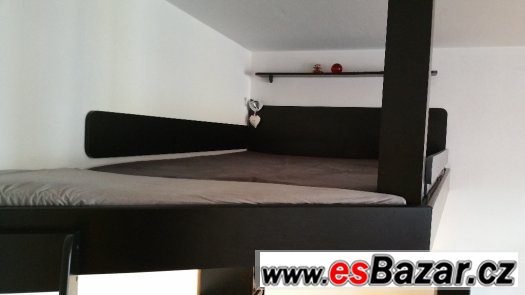 DVOUPOSTEL ZÁVĚSNÁ – fotografie 2