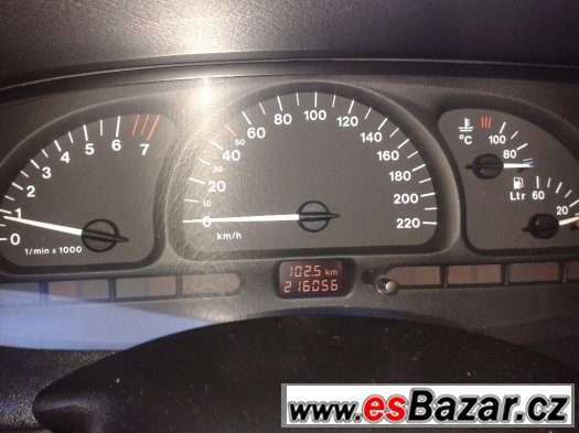 Opel Vectra – fotografie 4