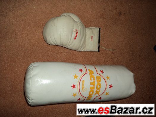 boxovací pytel s rukavicí za lidovku – fotografie 1