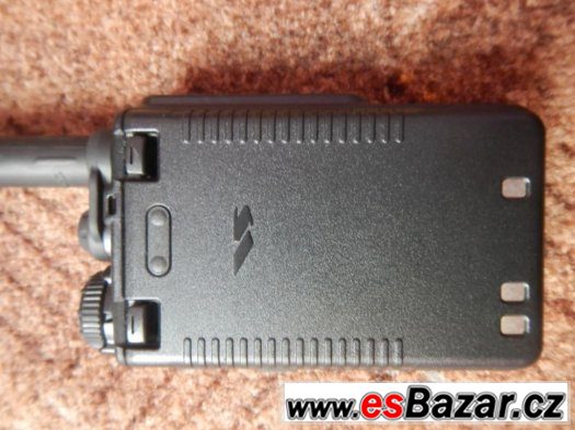 Ruční třípásmová YAESU VX-8DE. Nová, komplet balení, záruka. – fotografie 3