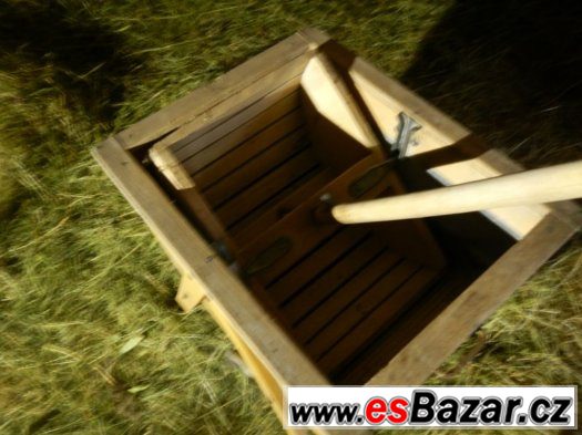 Stará pračka. Perfektně zachovalá do všech detailů. – fotografie 2