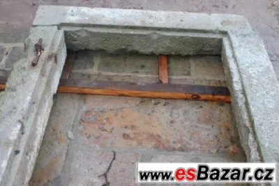 Pískovcové dveřní ostění č.2