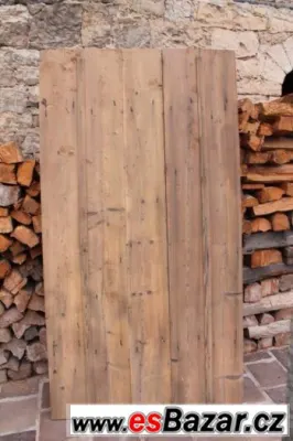 Stará jednokřídlá vrátka ze statku č.37