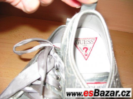 Stříbrné tenisky GUESS – fotografie 2