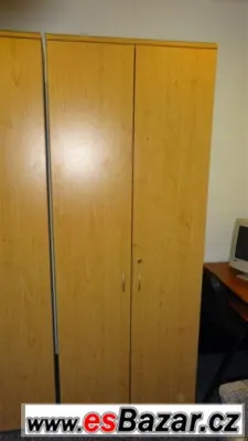 Skříň na zákem s policemi - dekor BUK