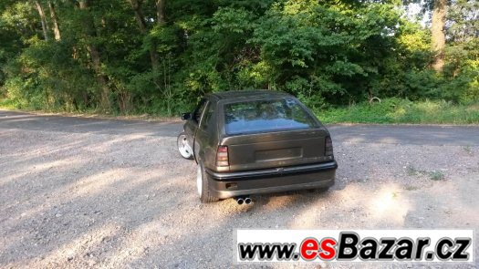 Tmavá zadní světla opel kadett e gsi – fotografie 3