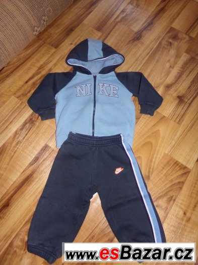 Tepláková souprava Nike – fotografie 1