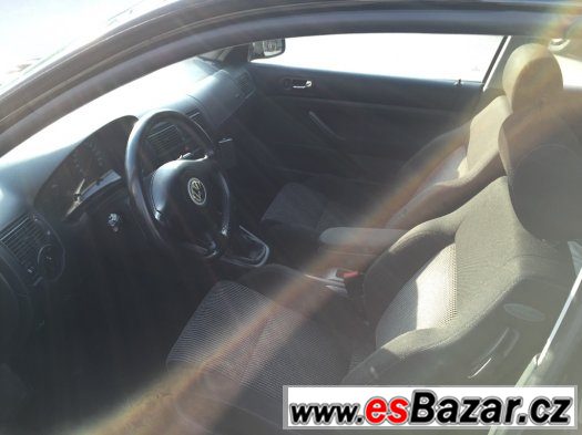 Volkswagen Golf 1.9TDI 2002 Highline Tempomat Navi – fotografie 4