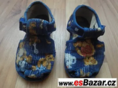 Dětské bačkůrky. Délka stélky cca 14cm. Dětské boty jsou pou
