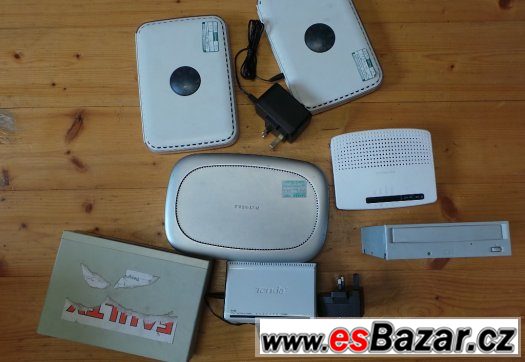 Krabice PC věcí – fotografie 1