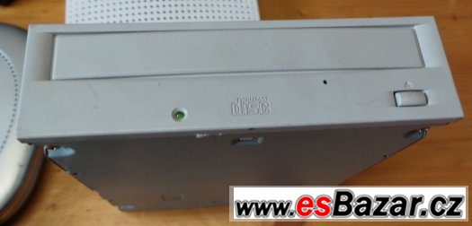 Krabice PC věcí – fotografie 3