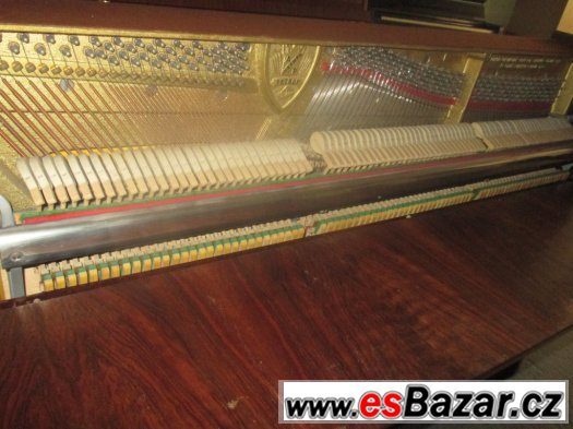 piano, pianino, klavír Petrof – fotografie 4