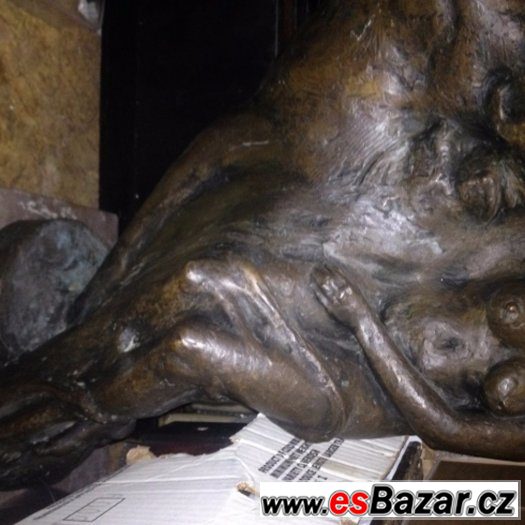 VELKA BRONZOVA SOCHA – fotografie 2