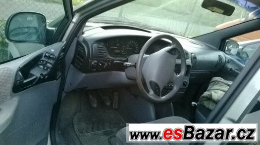 Chrysler Grand Voyager 2,5 TD – fotografie 4
