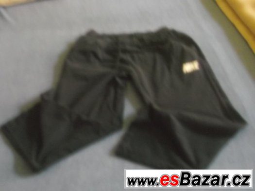 TOP STAV - Bavlněné tepláky NIKE 3/4 - vel. L – fotografie 1