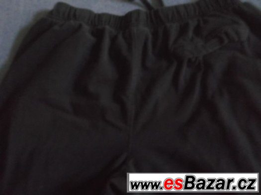 TOP STAV - Bavlněné tepláky NIKE 3/4 - vel. L – fotografie 5