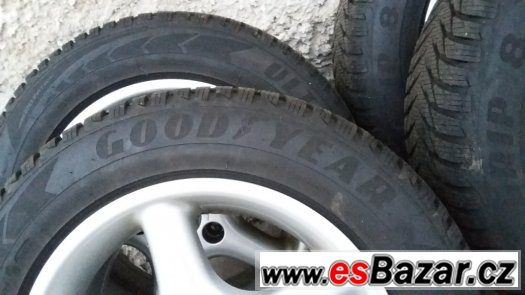 zimní vzorek 8mm Good Year Ultragrip 205/60/15 + disky 5x120 – fotografie 3