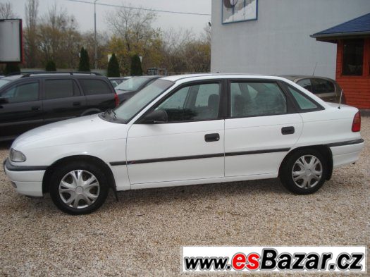 PRODAM DILY NA OPEL ASTRA  F 1,7TD -SEDAN – fotografie 2