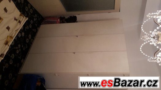 Ložnice, noční stolky, zrcadlo a šatní skříň – fotografie 5