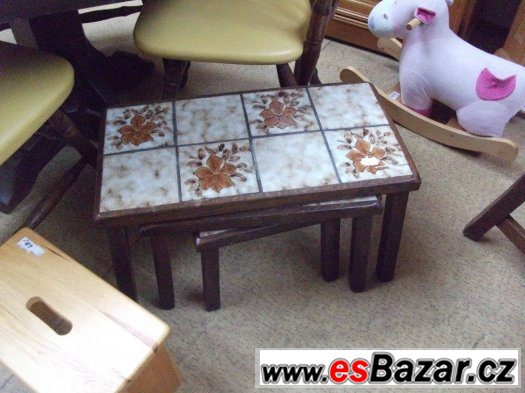 3x stoleček, dlažba, cena za celou sadu 1800,-Kč – fotografie 1