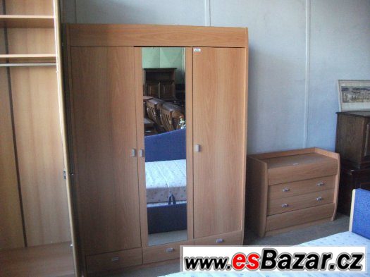 pěkná šatní skříň, lamino, cena 2.990,-Kč – fotografie 1
