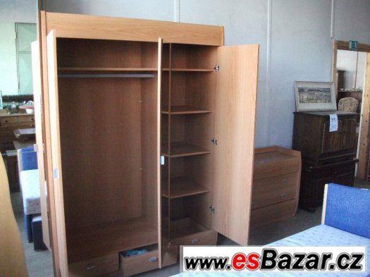 pěkná šatní skříň, lamino, cena 2.990,-Kč – fotografie 2