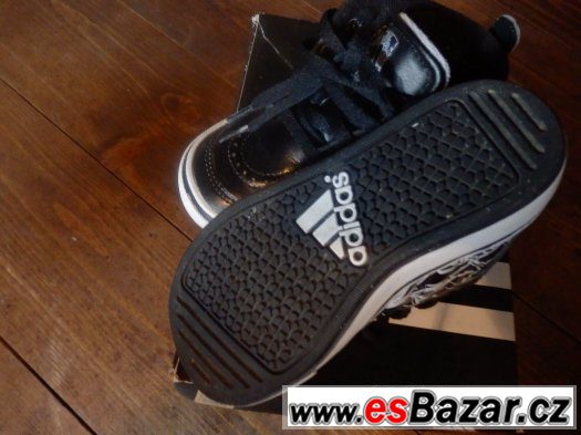 kotníkové adidasky – fotografie 2