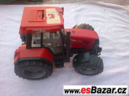 TRAKTOR S VLEKEM-BRUDER – fotografie 1