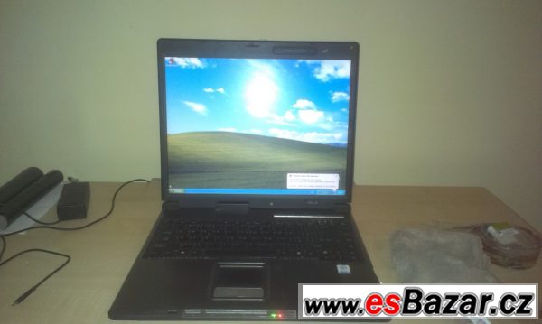 Starší notebook Asus – fotografie 1