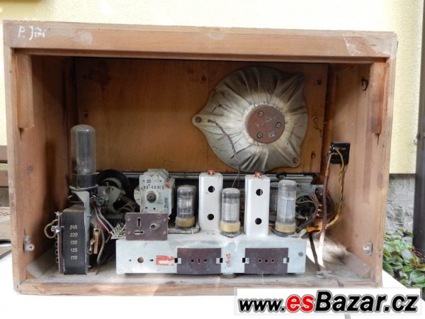 Staré rádio Tesla  – fotografie 2