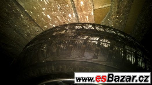 Zimní sada 195/65/15 + disky + poklice VW – fotografie 4