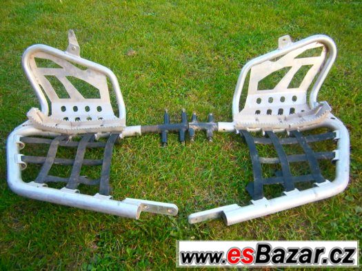 can-am-našlapy nadrz, chladič,plasty pneu – fotografie 1